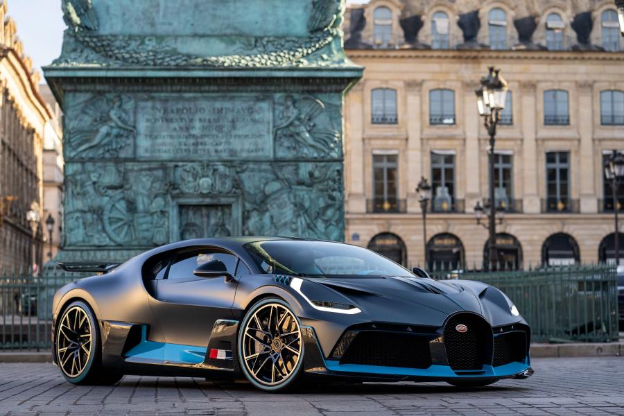  Bugatti Divo 2018 года  (фото 32 из 46)